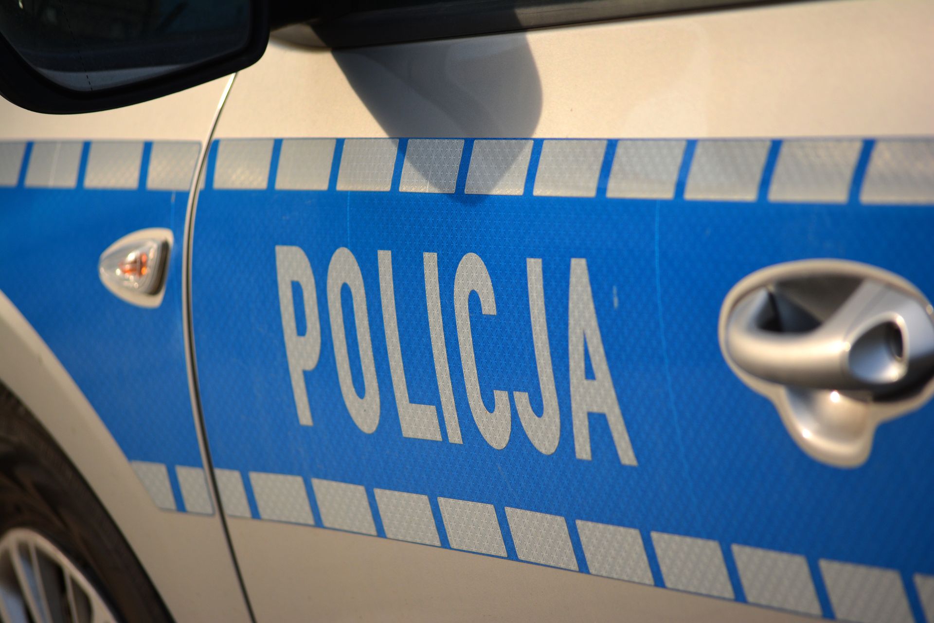 Martwy mężczyzna w zaparkowanym samochodzie. Znalazł go przechodzień