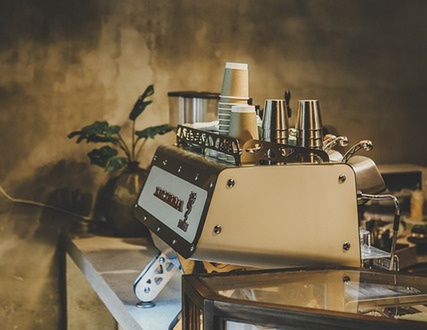 Ekspresy ciśnieniowe do kawy — ciesz się niezwykłym smakiem