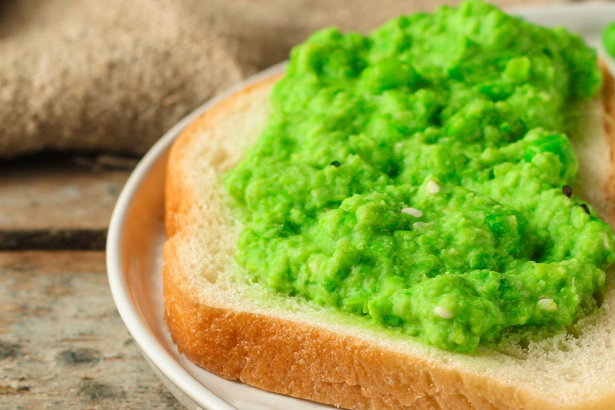 Zapomnij o maśle czy paście jajecznej. To kanapkowe smarowidło syci i dodaje energii