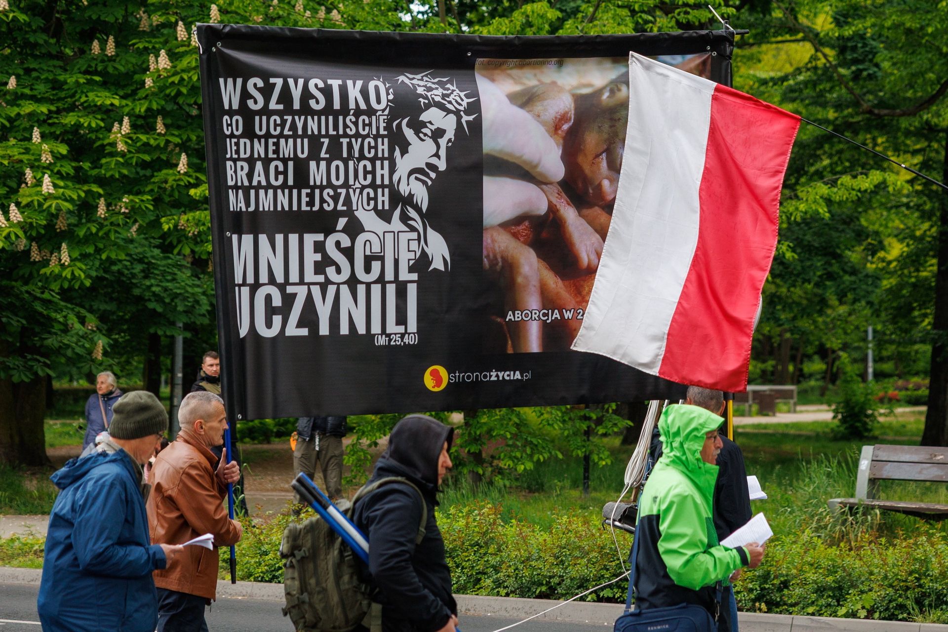 Protesty pod szpitalem w Gdańsku. Starły się dwie frakcje