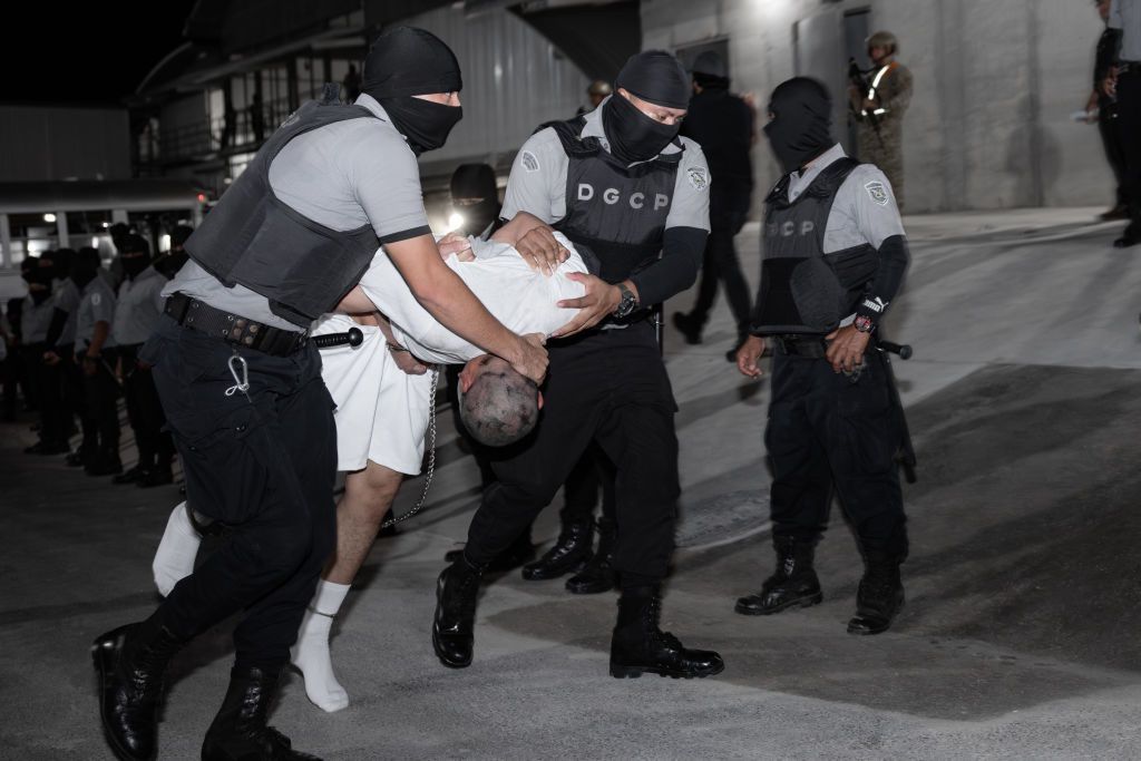 Terror, gwałty i bankomaty. USA stawiają zarzuty