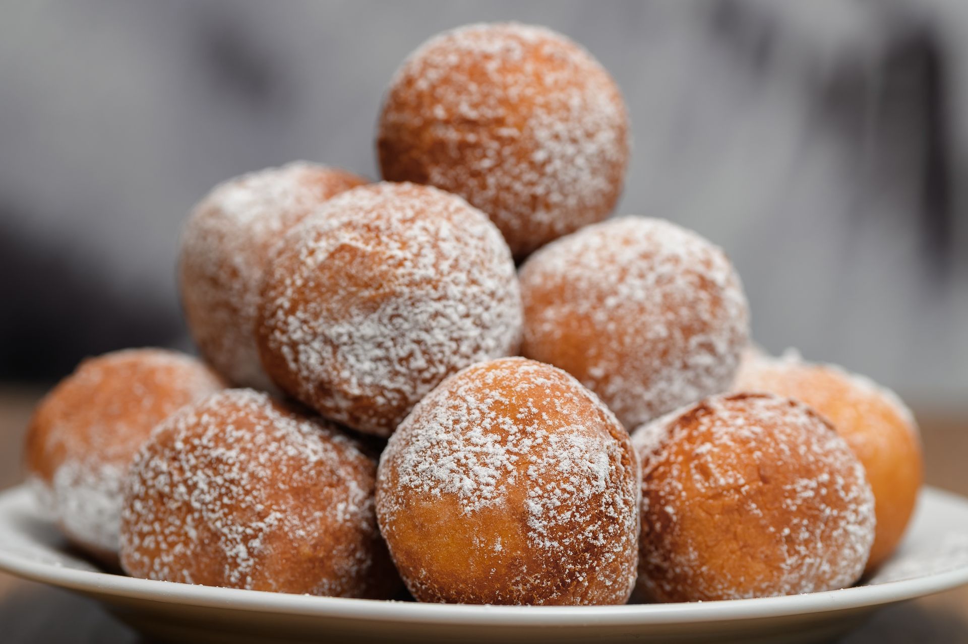 Biorę mascarpone, kilka składników i formuję kulki. W air fryerze te pączki są gotowe w 10 minut