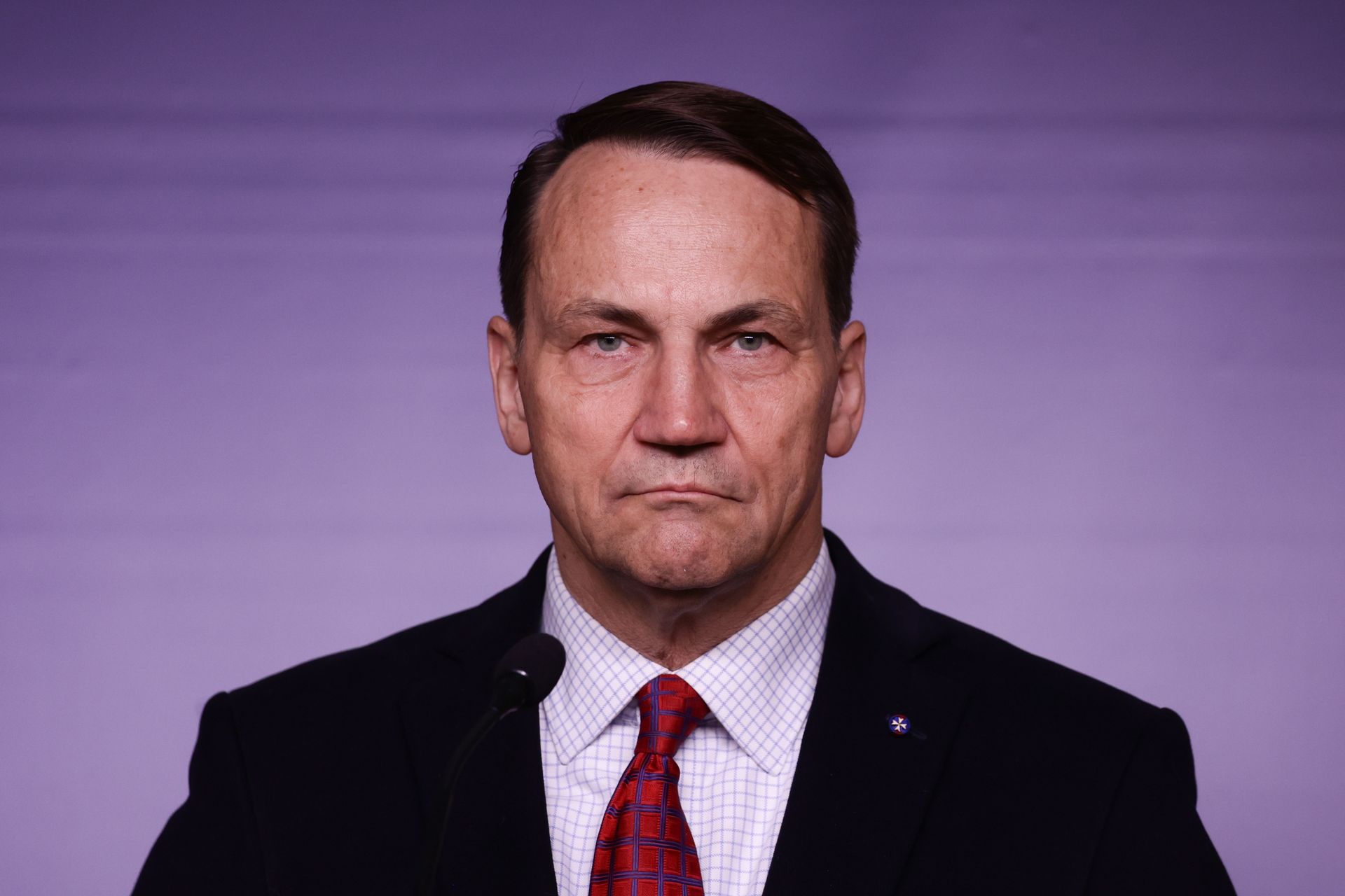 Sikorski uderza w Dudę. W tle kibolskie ustawki