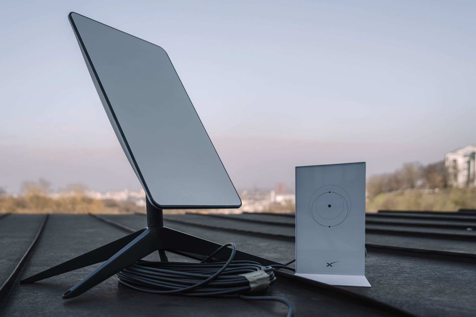 Starlink to nie tylko satelity. Bez stacji naziemnych internet nie zadziała