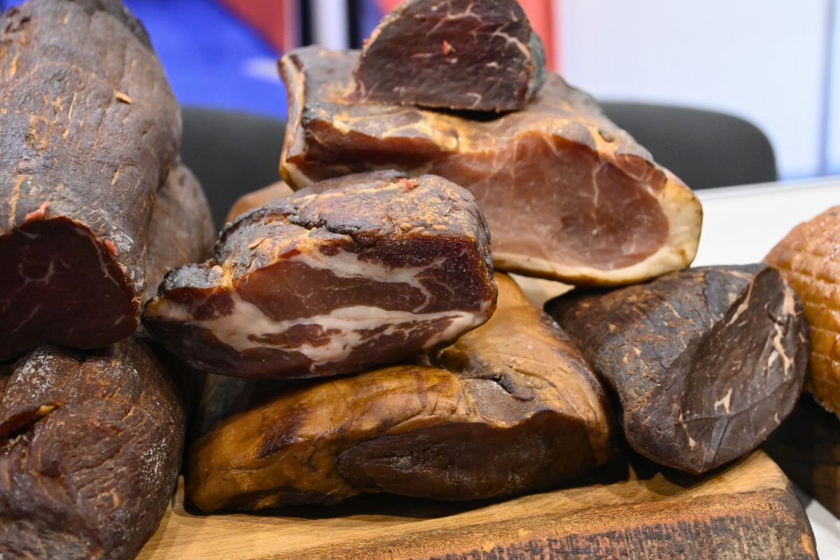 Przed laty wszyscy mieli w ogródku. Sklepowe wędliny nie mają przy nich szans