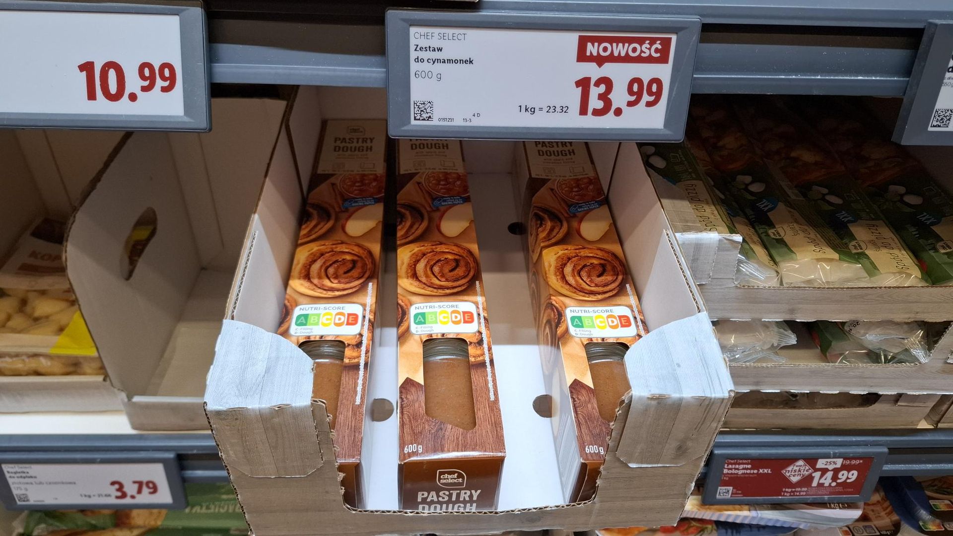 Zamiast wyrabiać ciasto drożdżowe na cynamonki, możesz sięgnąć po gotowca z Lidla. Jest jeden haczyk