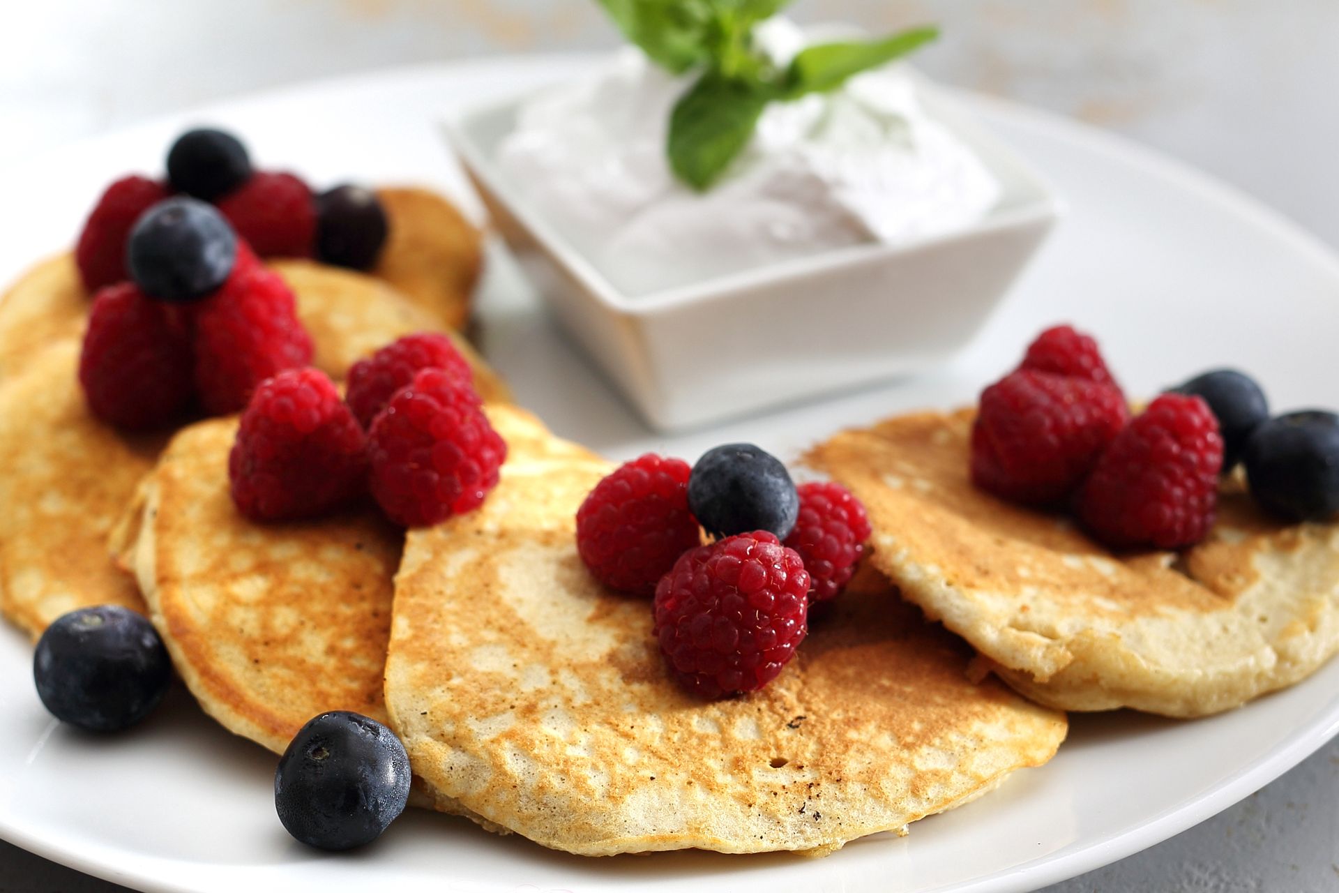 Zamiast zwykłych placuszków robię te. Napakowane białkiem, idealne na lekkie śniadanie