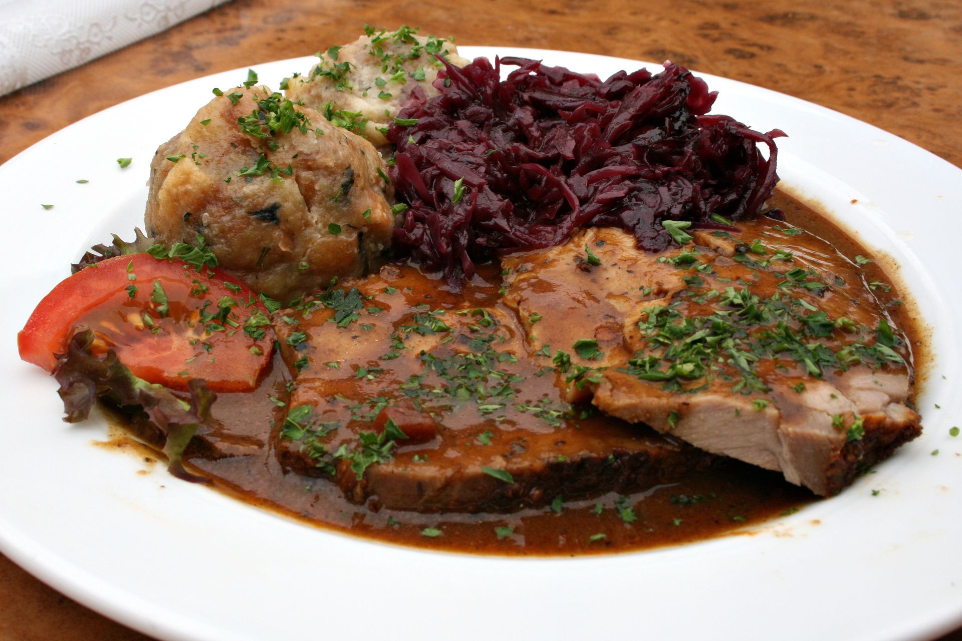 Niemiecki klasyk zawładnął moją kuchnią. To najlepsza pieczeń, jaką w życiu jadłam