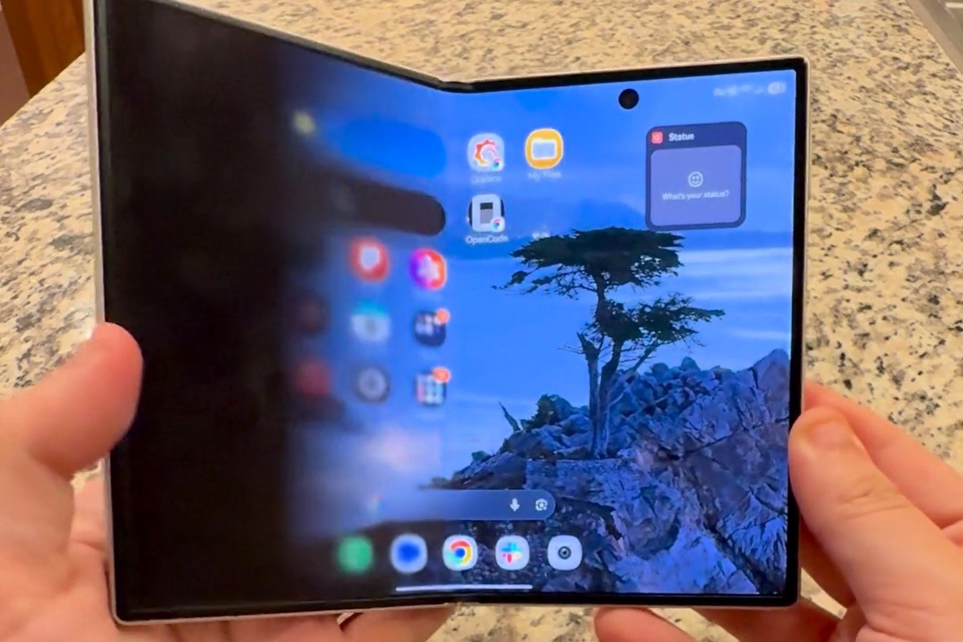 IPhone Duo przyciąga animacją składania? Fan to samo zrobił na Samsungu