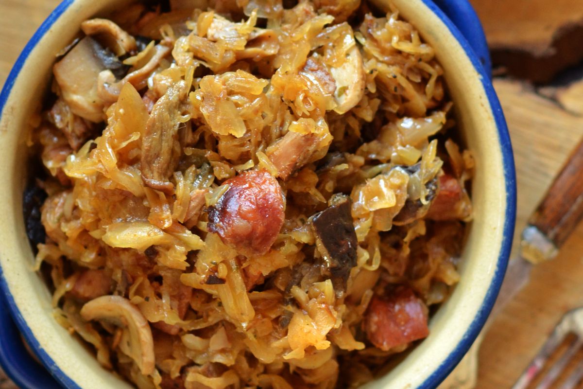 Tego bigosu nie musisz gotować. Wystarczy wrzucić wszystkie składniki do gara