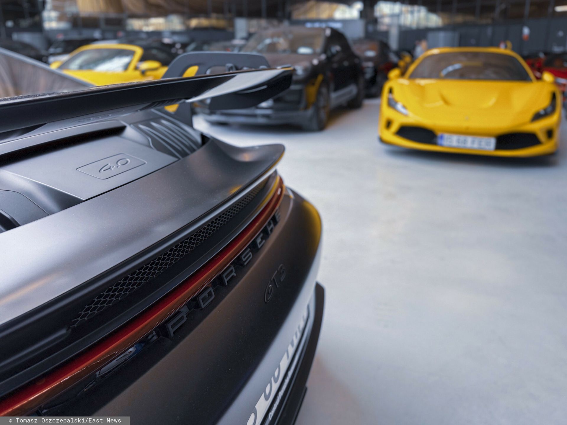 CBŚP rozbiło międzynarodowy gang. Handlowali luksusowymi autami