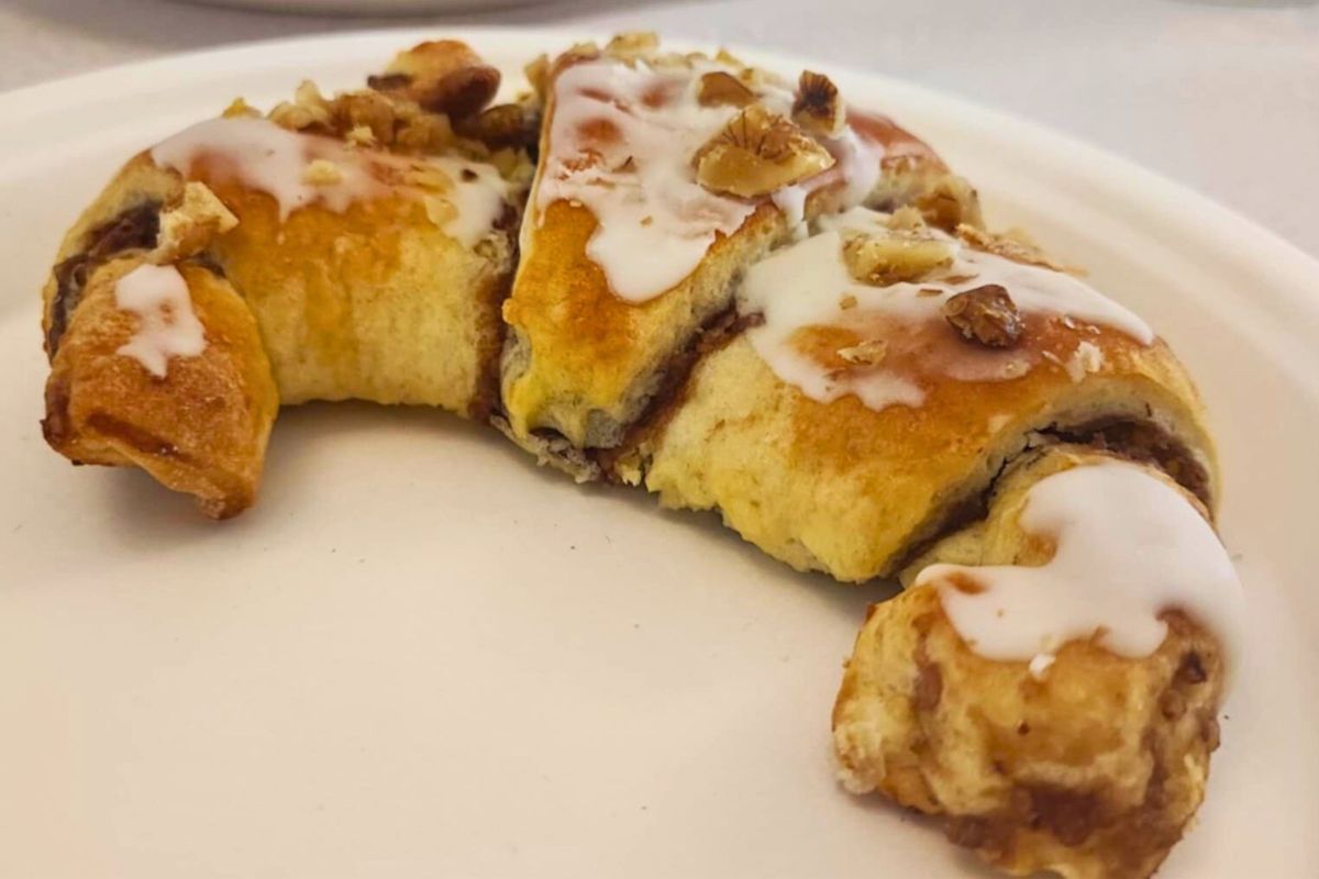 Ten farsz łamie wszelkie zasady. Poznaniacy nie uwierzą, co pakują do rogali zamiast maku