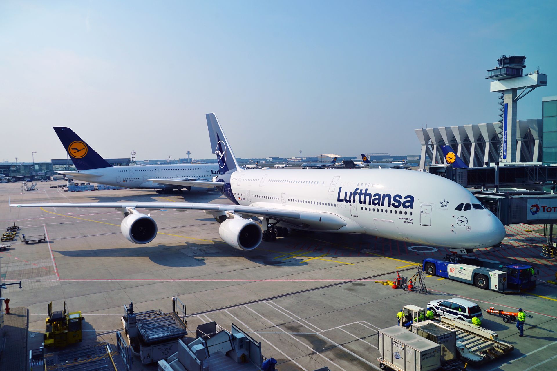 Kolejny incydent na lotnisku w Monachium. Airbus A380 uszkodził światła