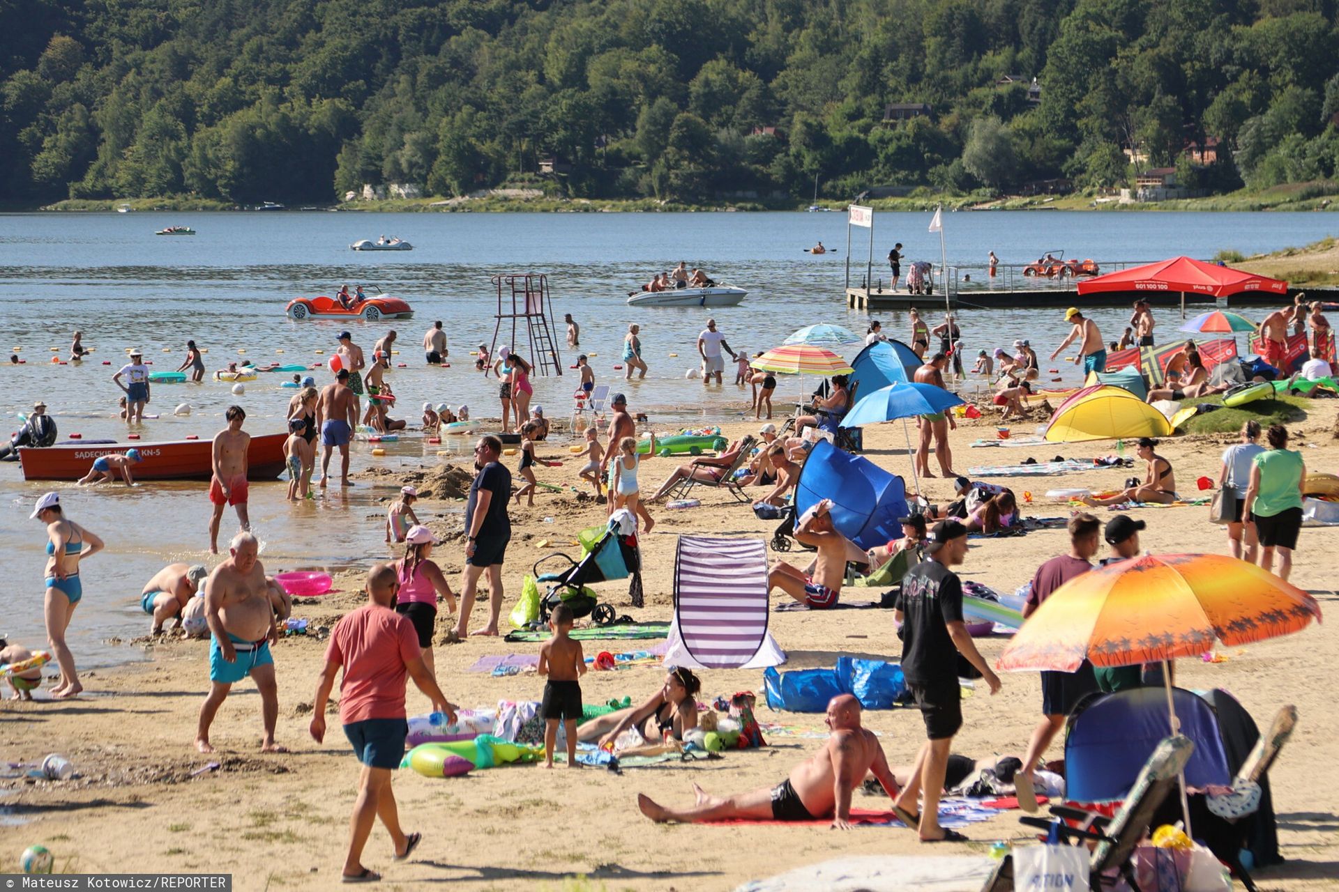 Lato inne niż dotychczas. Polacy zawiedzeni dotychczasową wakacyjną pogodą