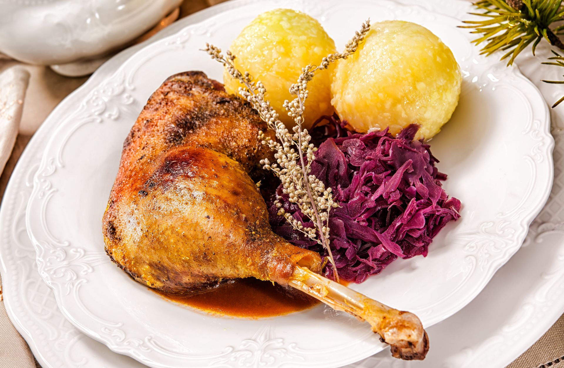 W tym miesiącu popularnością przebije kurczaka i indyka. Wartościowa, pyszna i łatwa do zrobienia