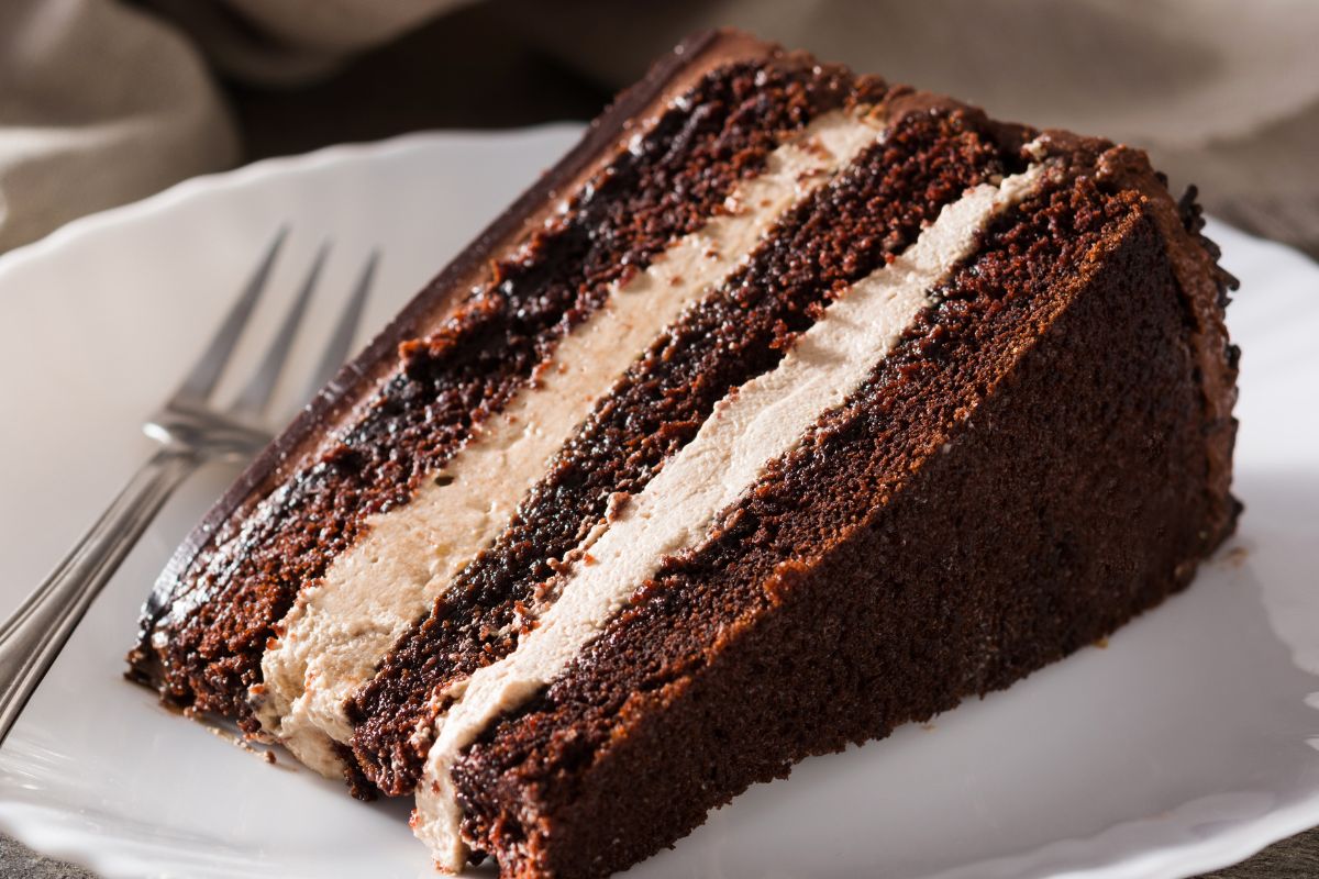 Czekoladowe ciasto przekładam pysznym kremem. Wszyscy pytają o ten przepis