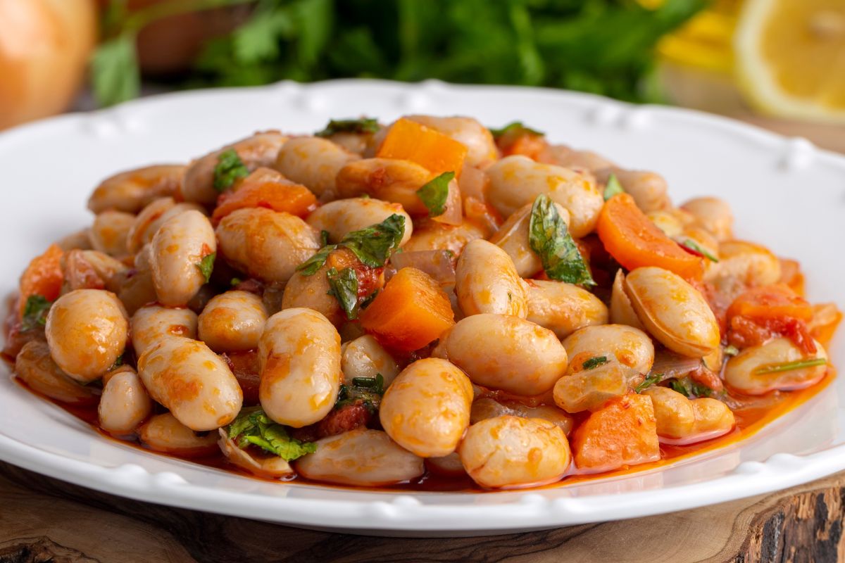 Taką fasolę jadłam pierwszy raz w Bułgarii. Posmakowała mi tak bardzo, iż musiałam zdobyć przepis