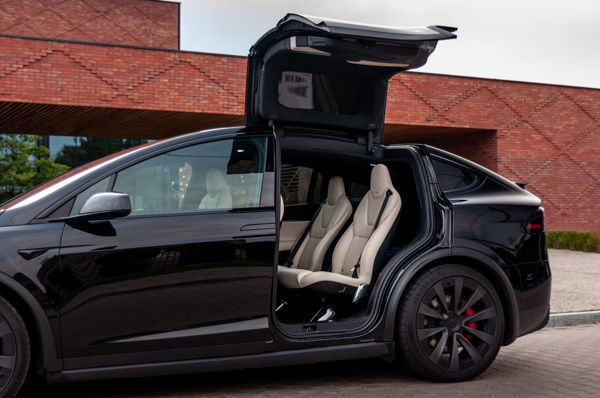 Tesla kończy produkcję Modelu S i X. Zamiast nich będzie... robot