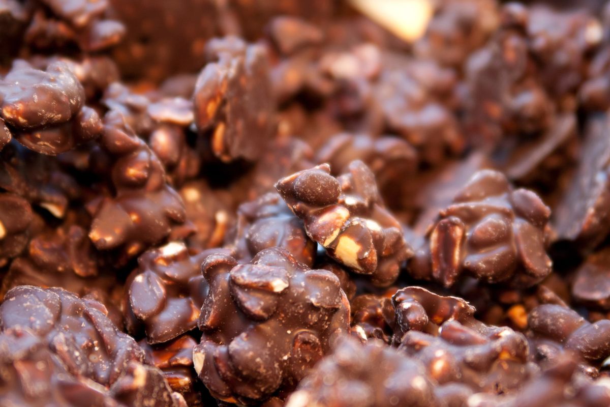 Słodka, a pełna zdrowia przekąska. Orzechy otaczam gęstą masą i trudno się im oprzeć