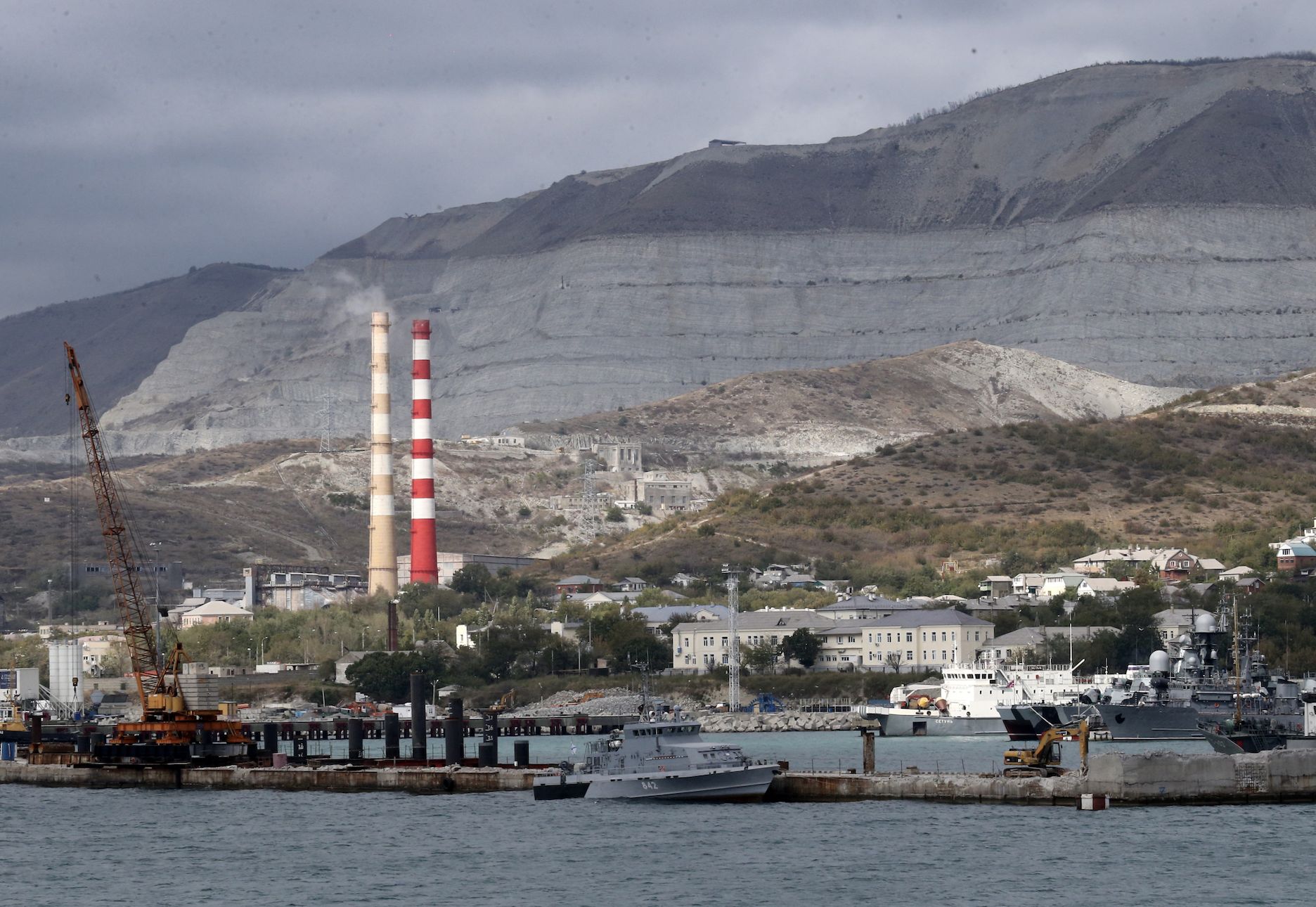 Port w Noworosyjsku. Nocny zakaz ruchu statków