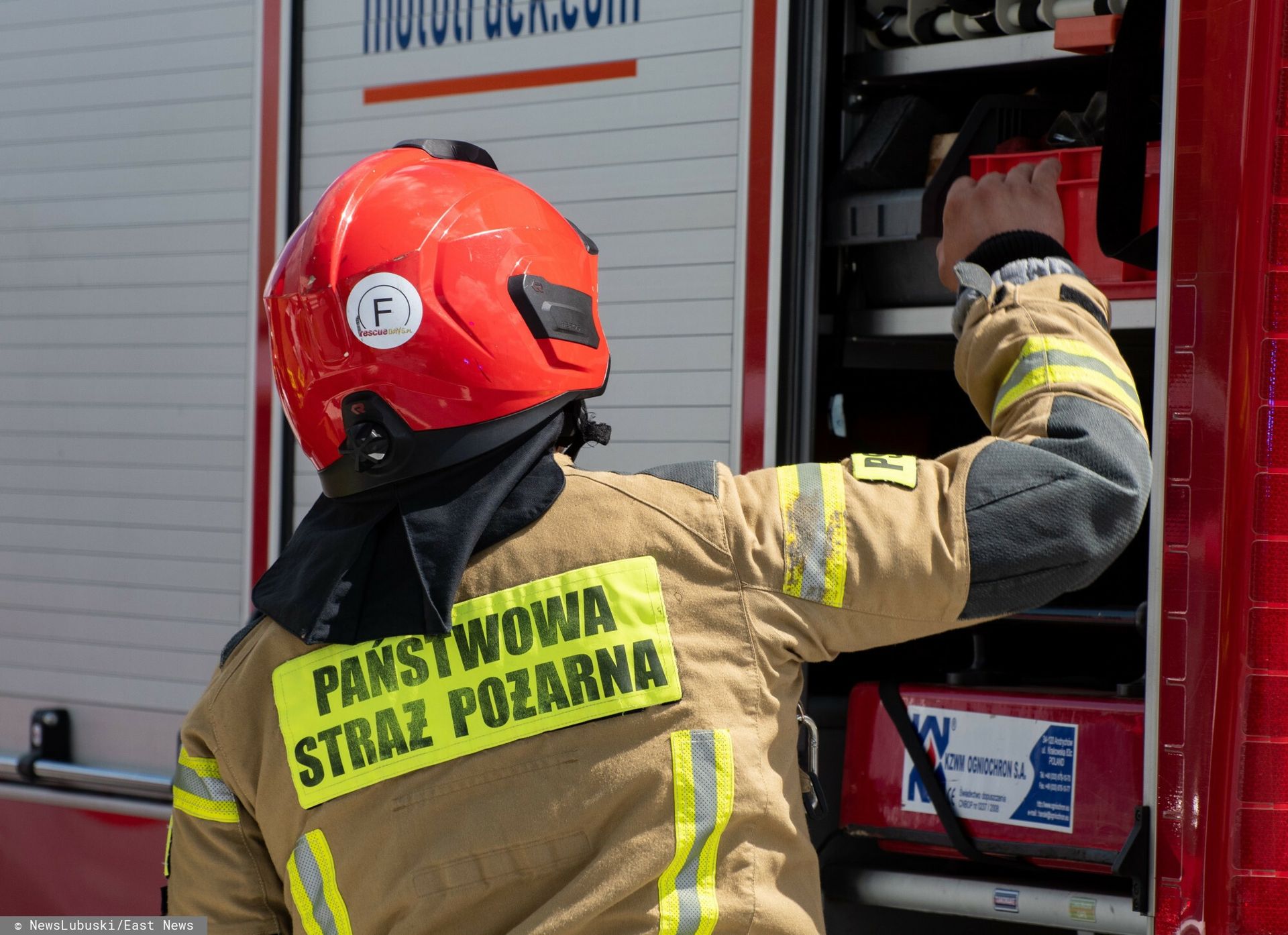 Czarny dym nad Warszawą. Płonie sklep rowerowy