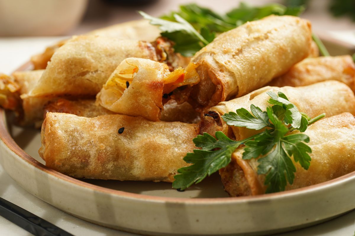 Siostra mówi, iż smakują jak u Chińczyka. Jak zrobić sajgonki w domu?