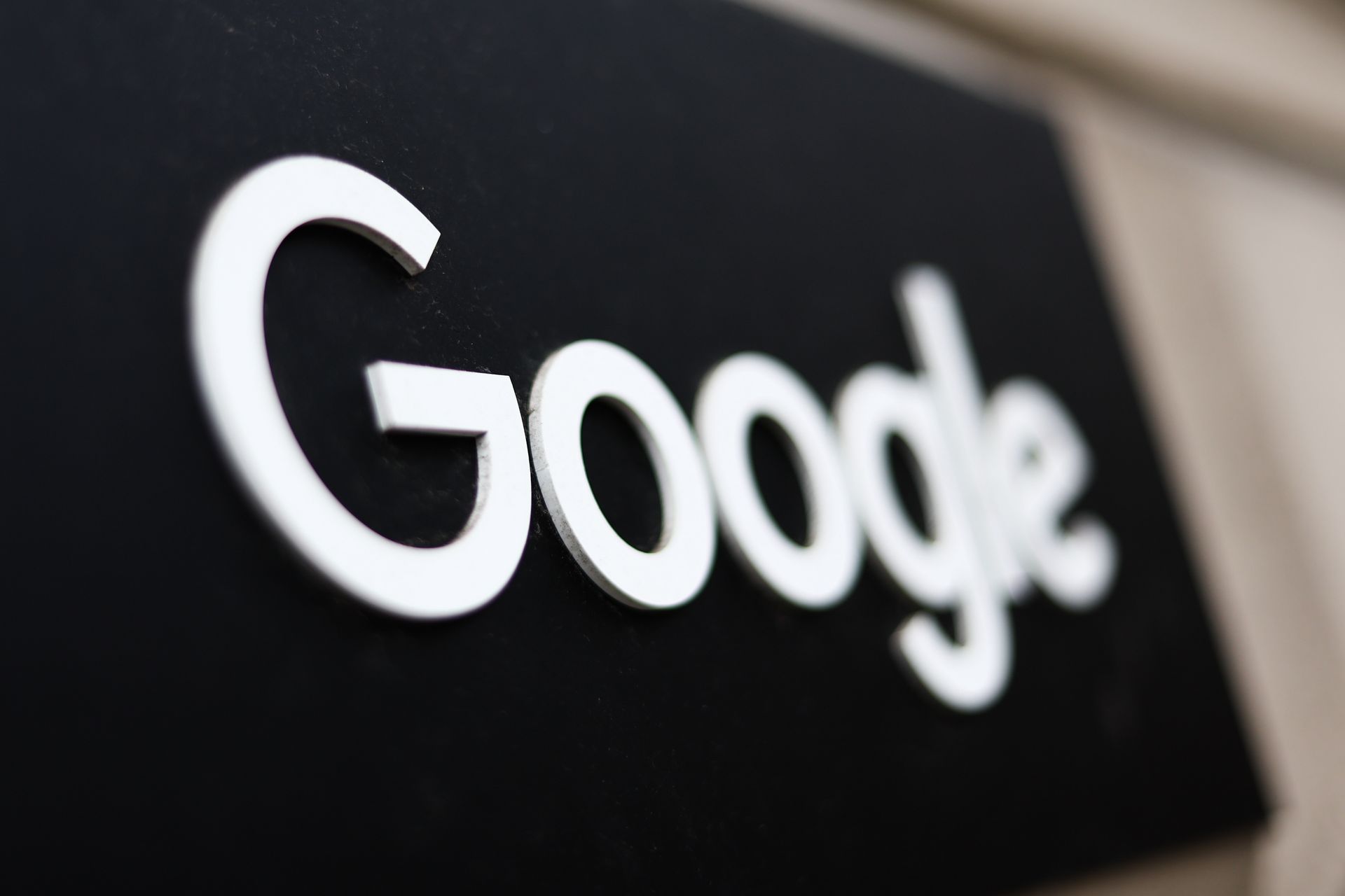 Google podał liczby. W 2024 roku 5,1 mld fałszywych reklam