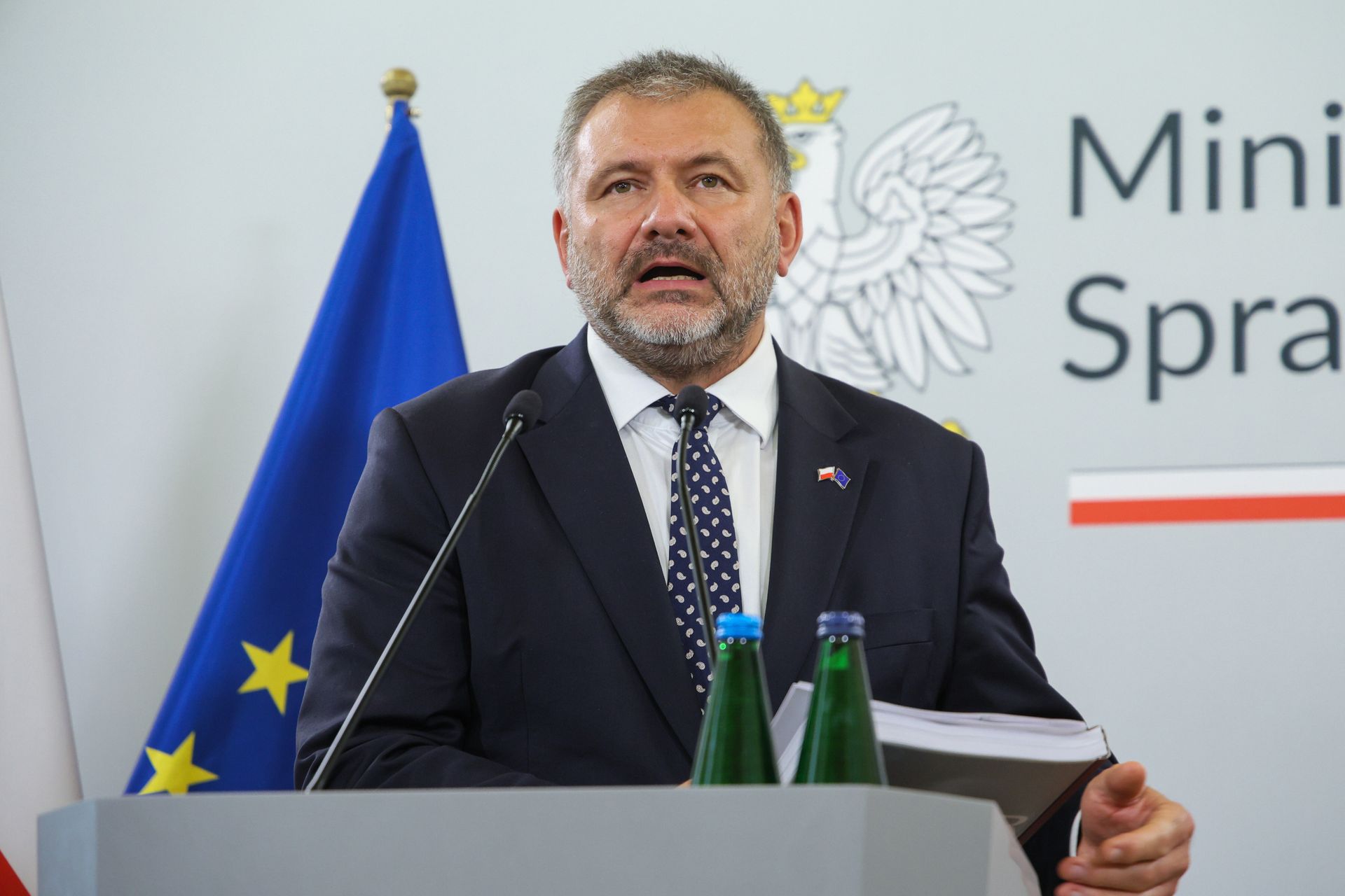 System autorytarny w Polsce? Żurek pokazał raport o represjach