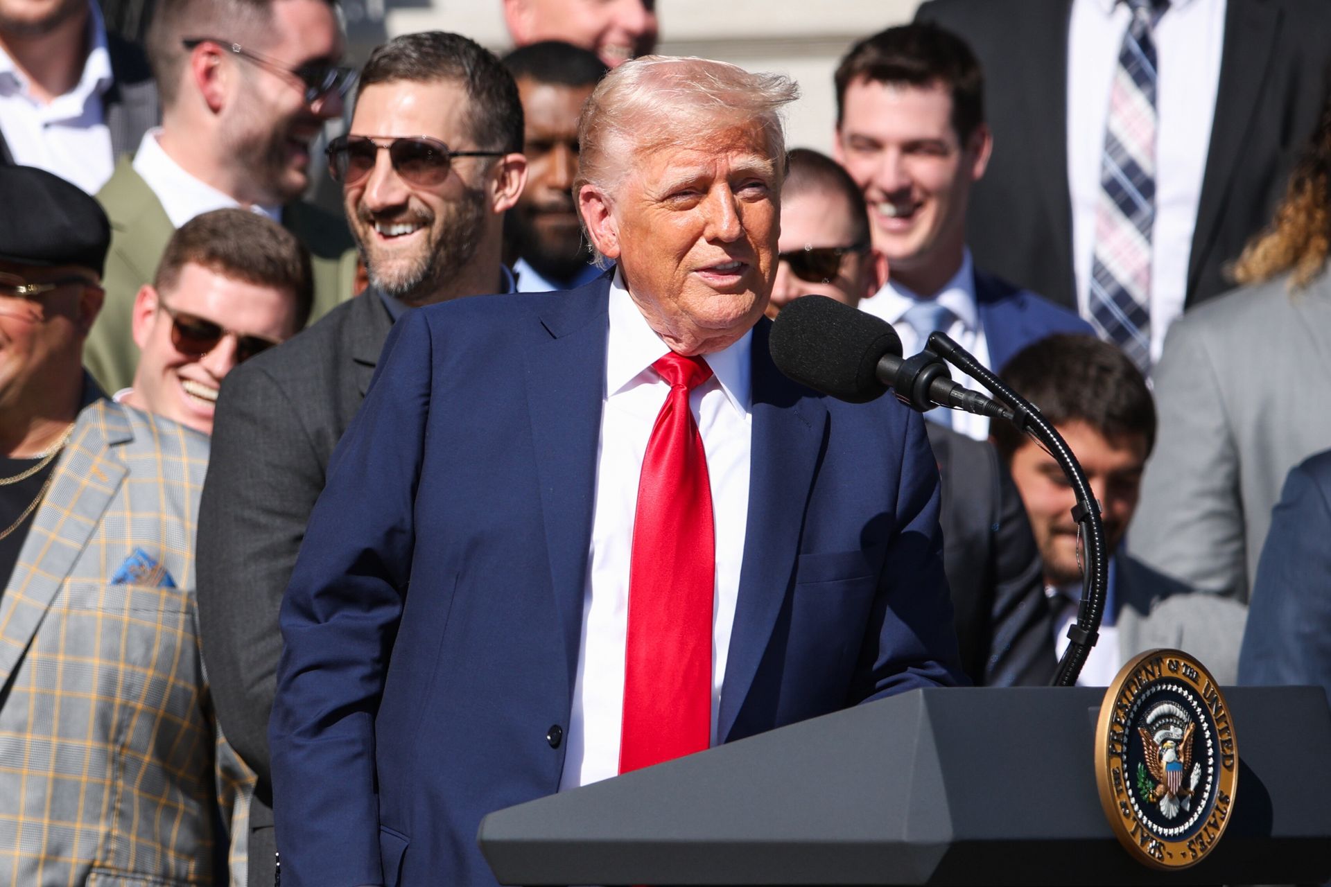 100 dni Trumpa: między chaosem a kursem na ścianę [OPINIA]