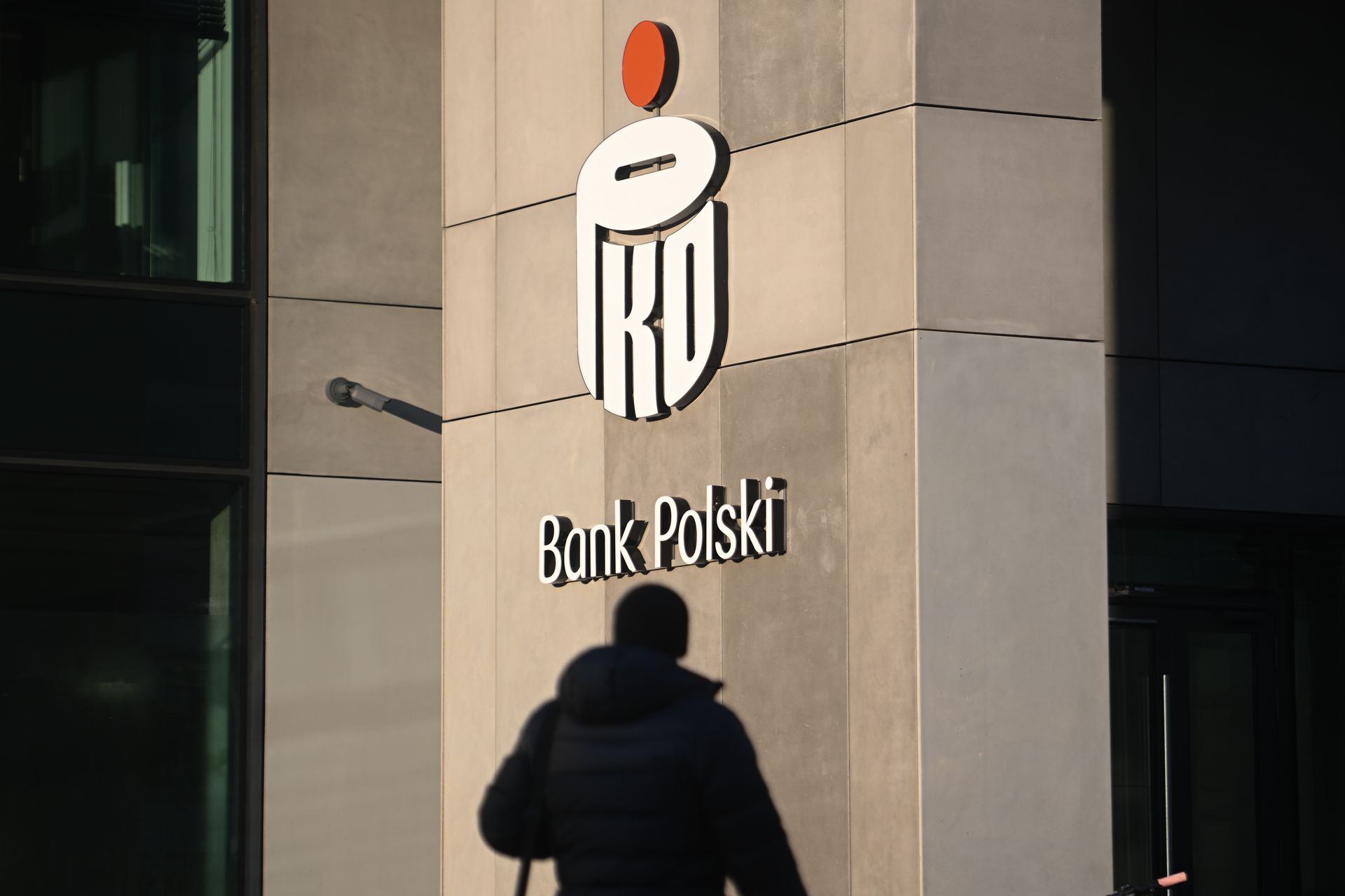 Kasjerka z banku oskarżona. Miała przywłaszczyć pieniądze klientów