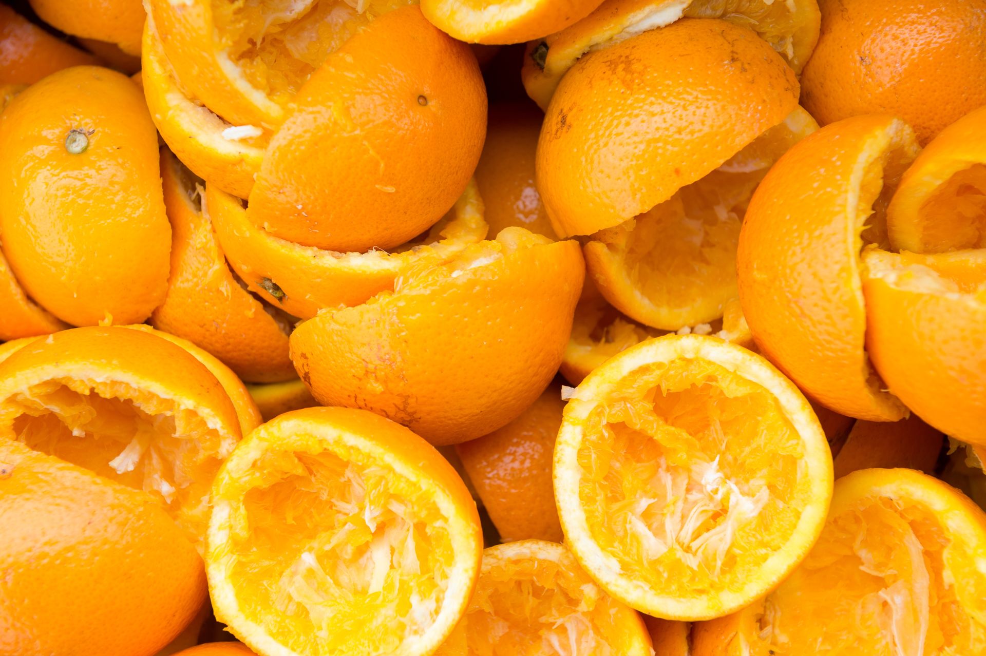 Cytrusy zero waste, czyli jak wykorzystać miąższ, albedo i skórkę?