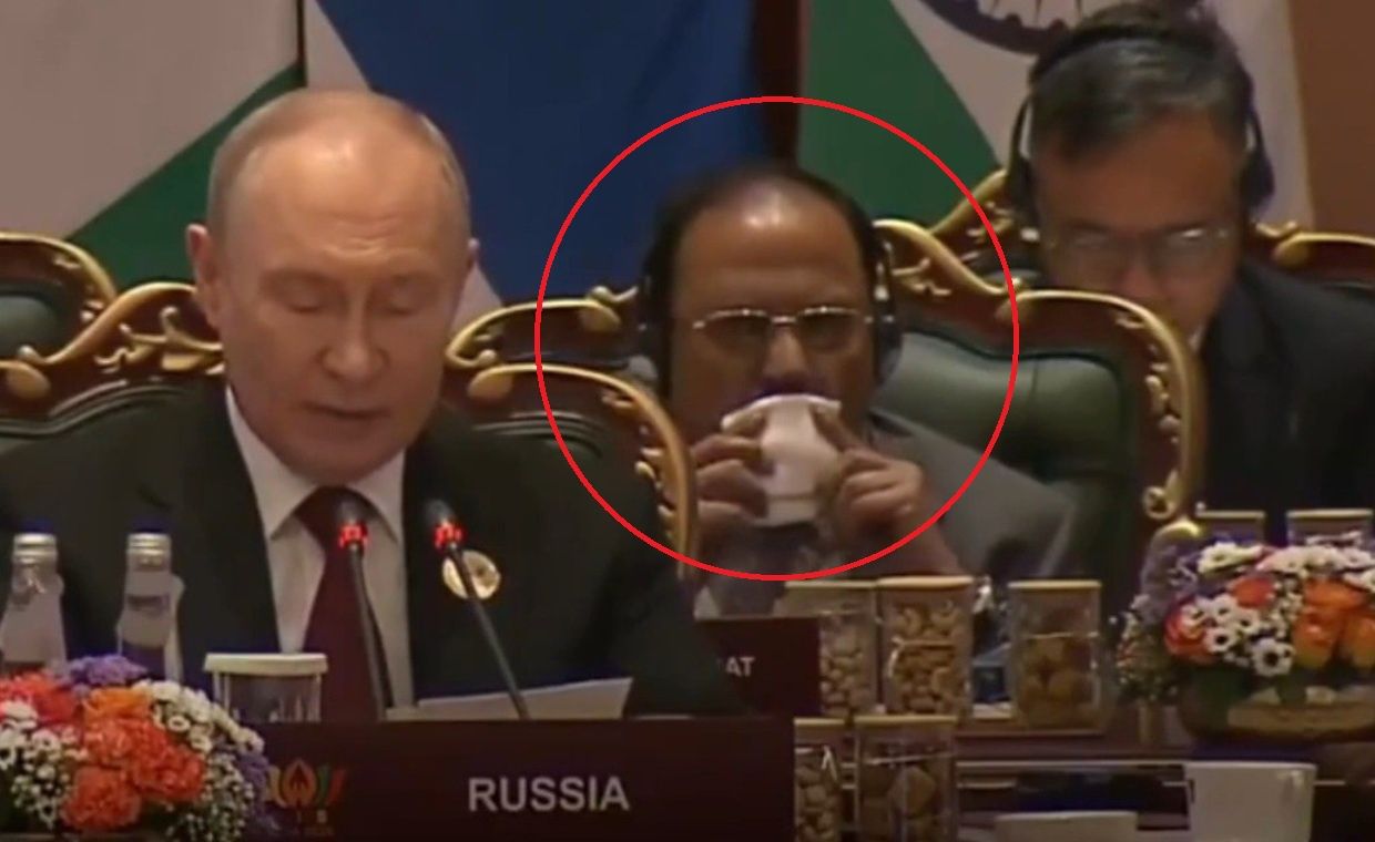 Putin przemawiał. Mężczyzna za plecami skradł show