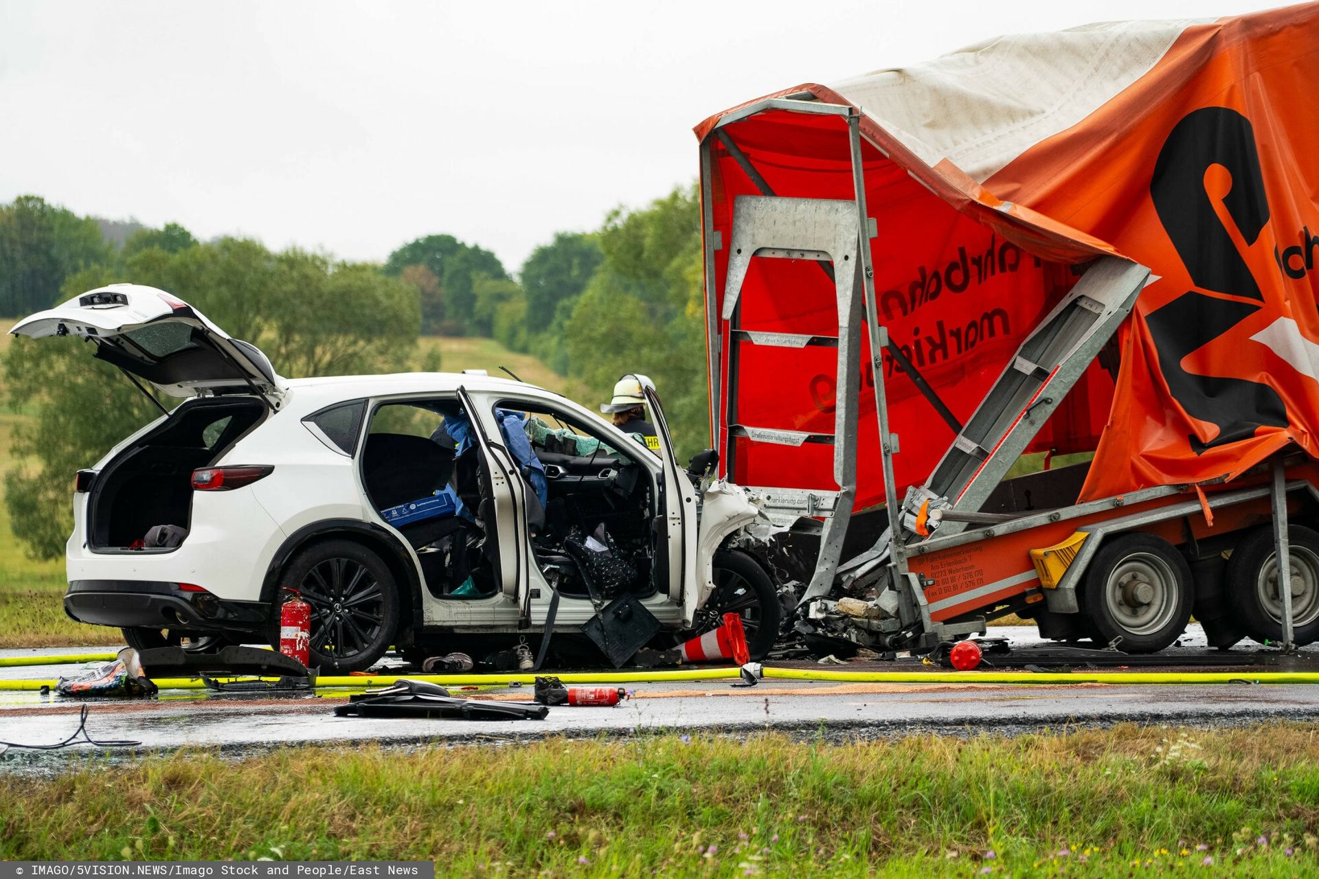 15-latek bez prawa jazdy wiózł grupę przyjaciół. Tragedia w Niemczech