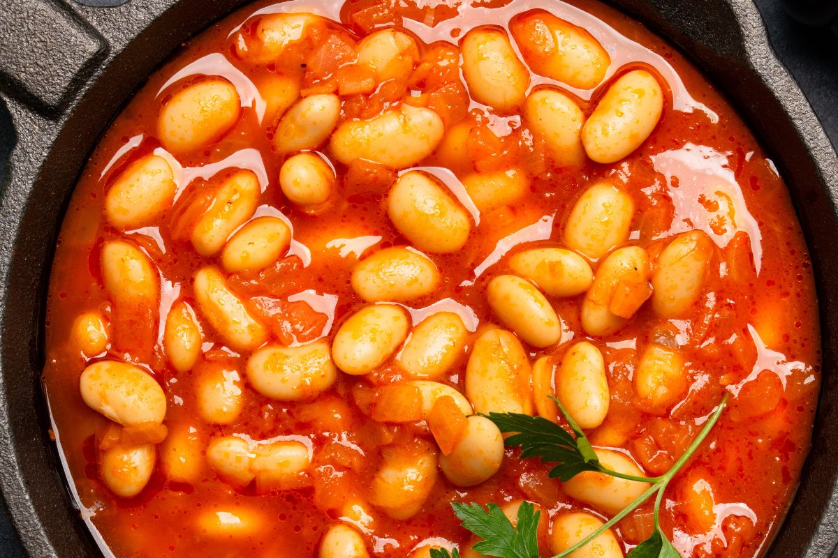 Fasolka po bretońsku nie ma z nią szans. Jest pyszna, aromatyczna i syci na długie godziny