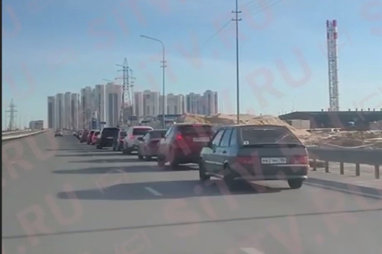 Gigantyczna kolejka po paliwo w Rosji. Jest nagranie