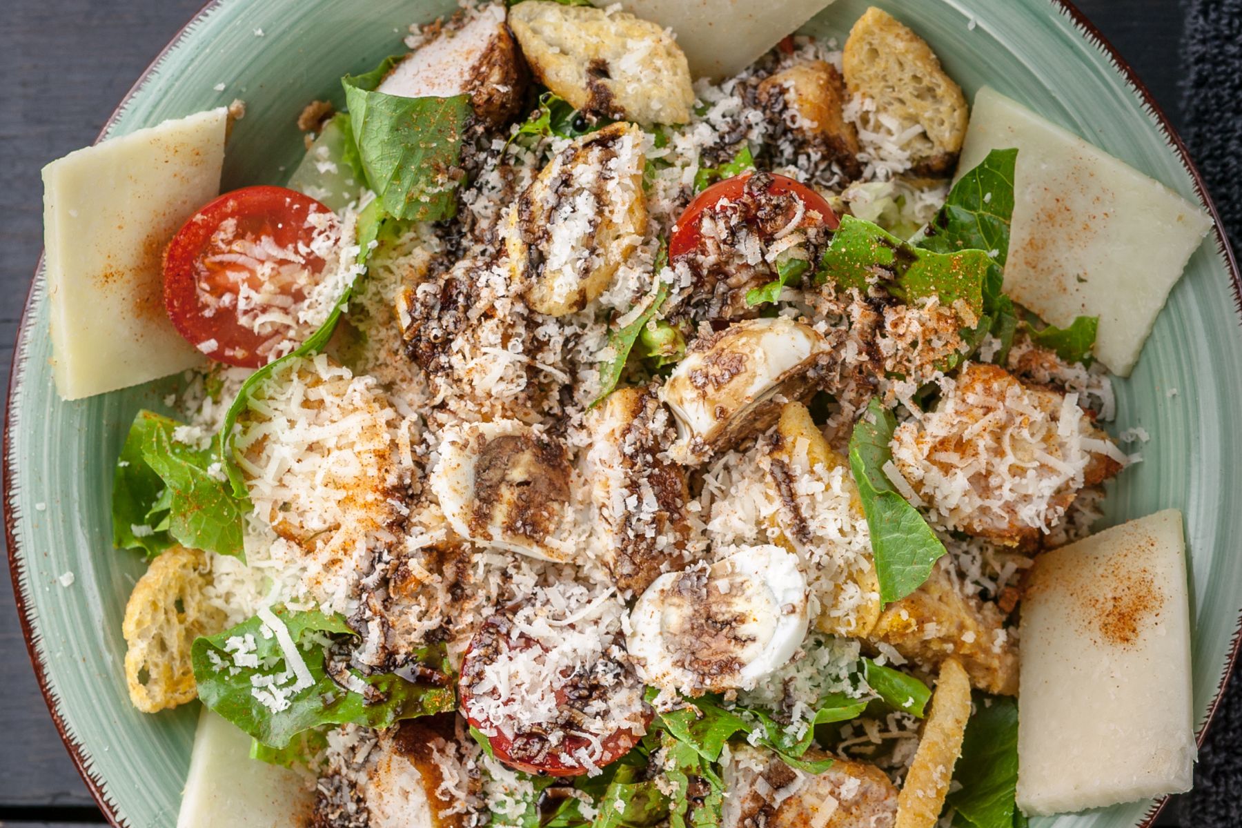 Zamieniłem 1 składnik w słynnej sałatce. Wyszła tak pyszna, iż choćby żona wzięła dwie dokładki