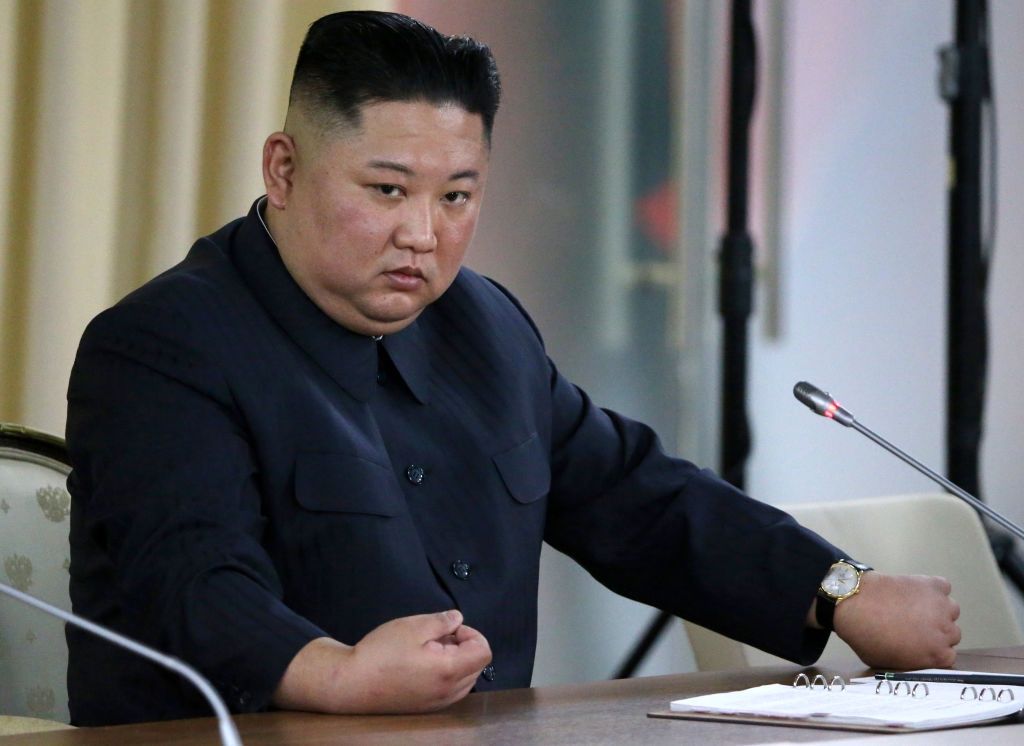 Tajna broń i dymisja ministra. Kim Dzong Un stawia armię do pionu