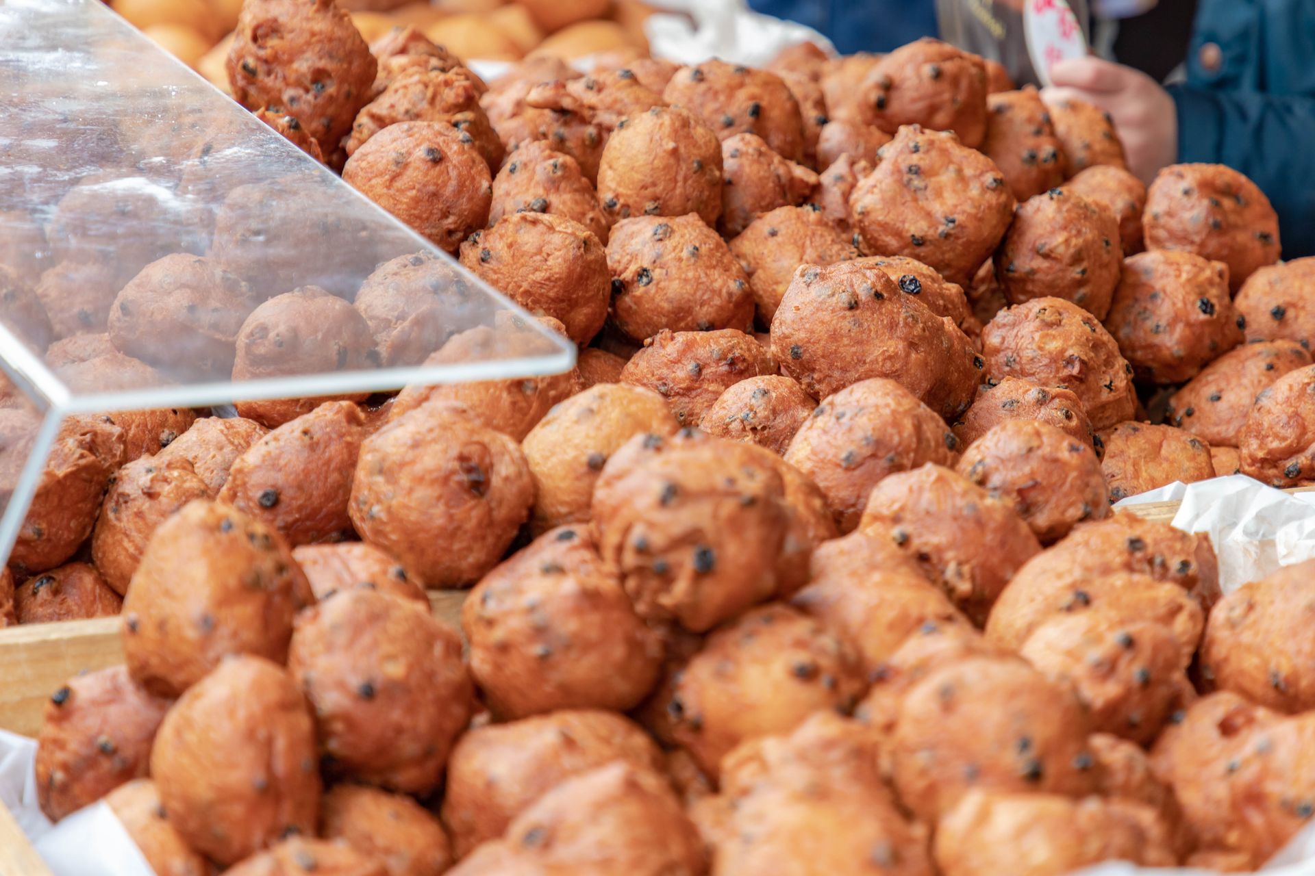 Kultowe pączki wróciły na holenderskie ulice. Zjeść je można tylko do stycznia