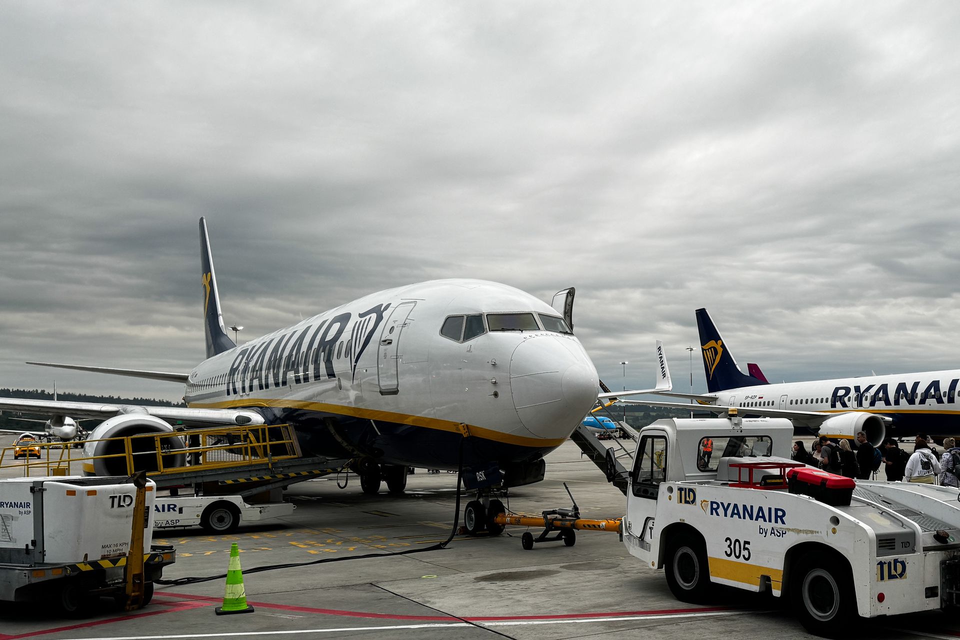 Pięć godzin uwięzieni w samolocie. Ryanair zabrał głos ws. Wrocławia