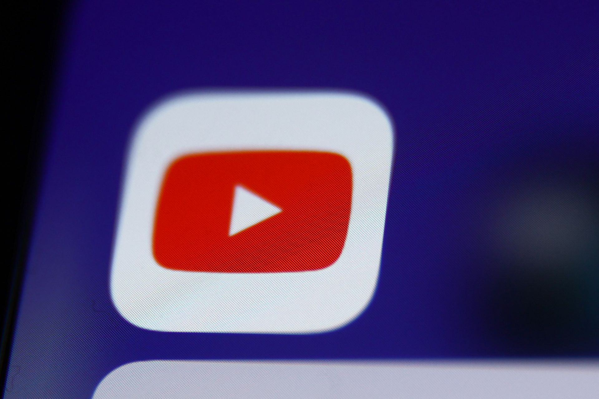 YouTube w Androidzie Auto. Jest haczyk