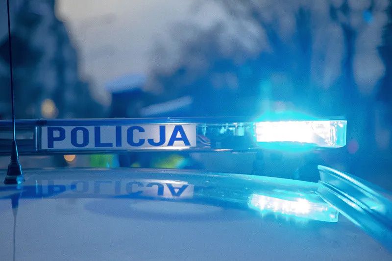 Zaczęło się o 22.10. Policja szuka kierowcy Alfy Romeo