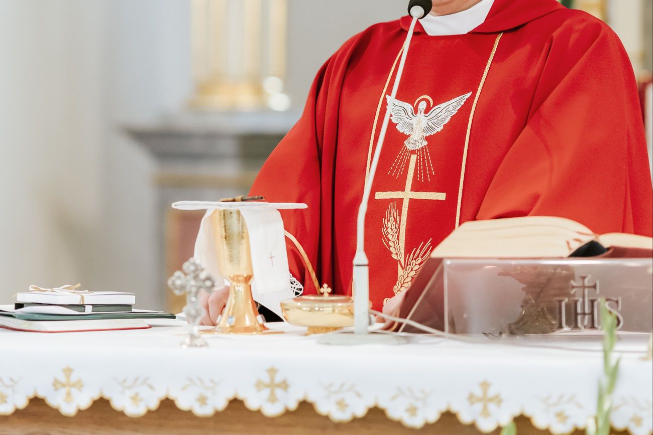 Ile kosztuje prowadzenie parafii? "Rachunki za prąd są ogromne"