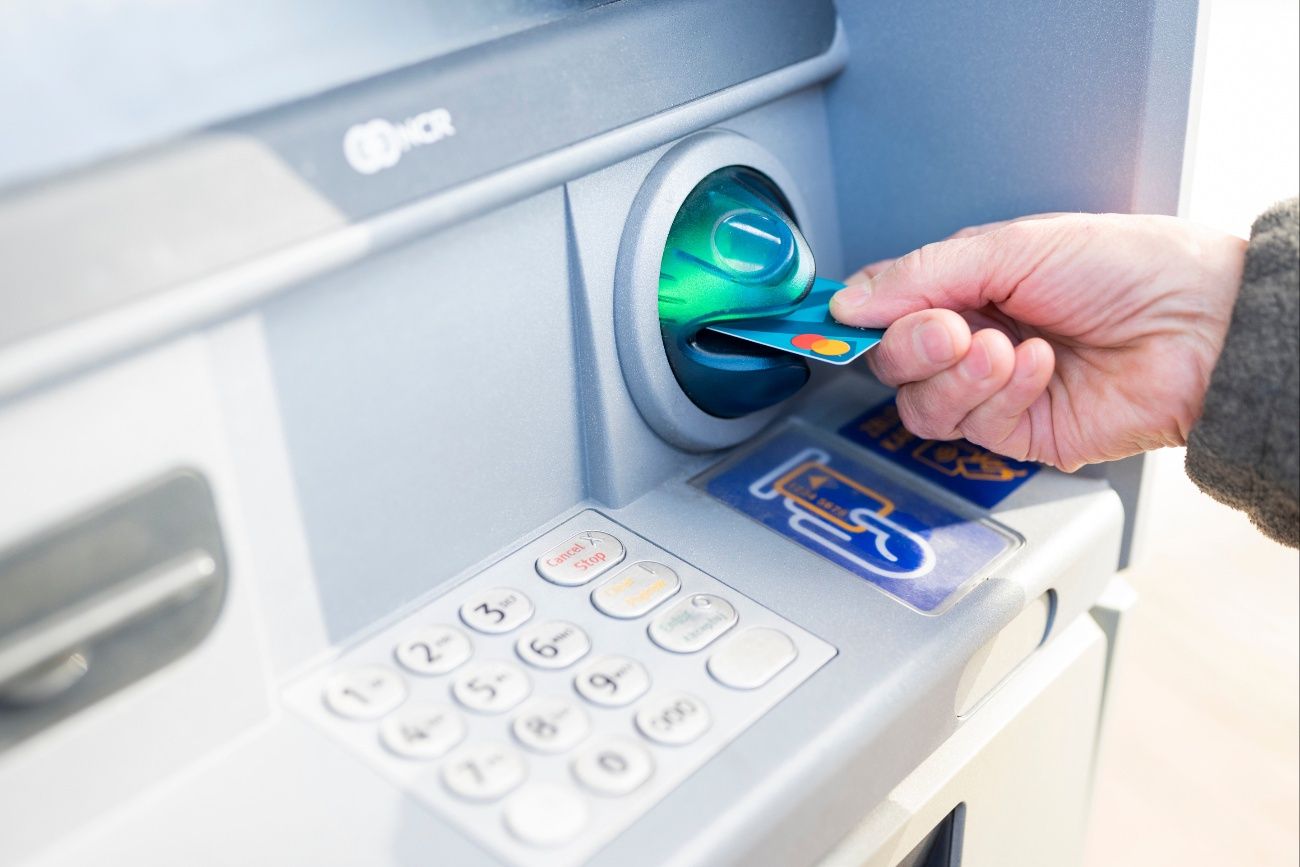 Chcą nas nagrywać przy bankomatach. Nowy pomysł resortu
