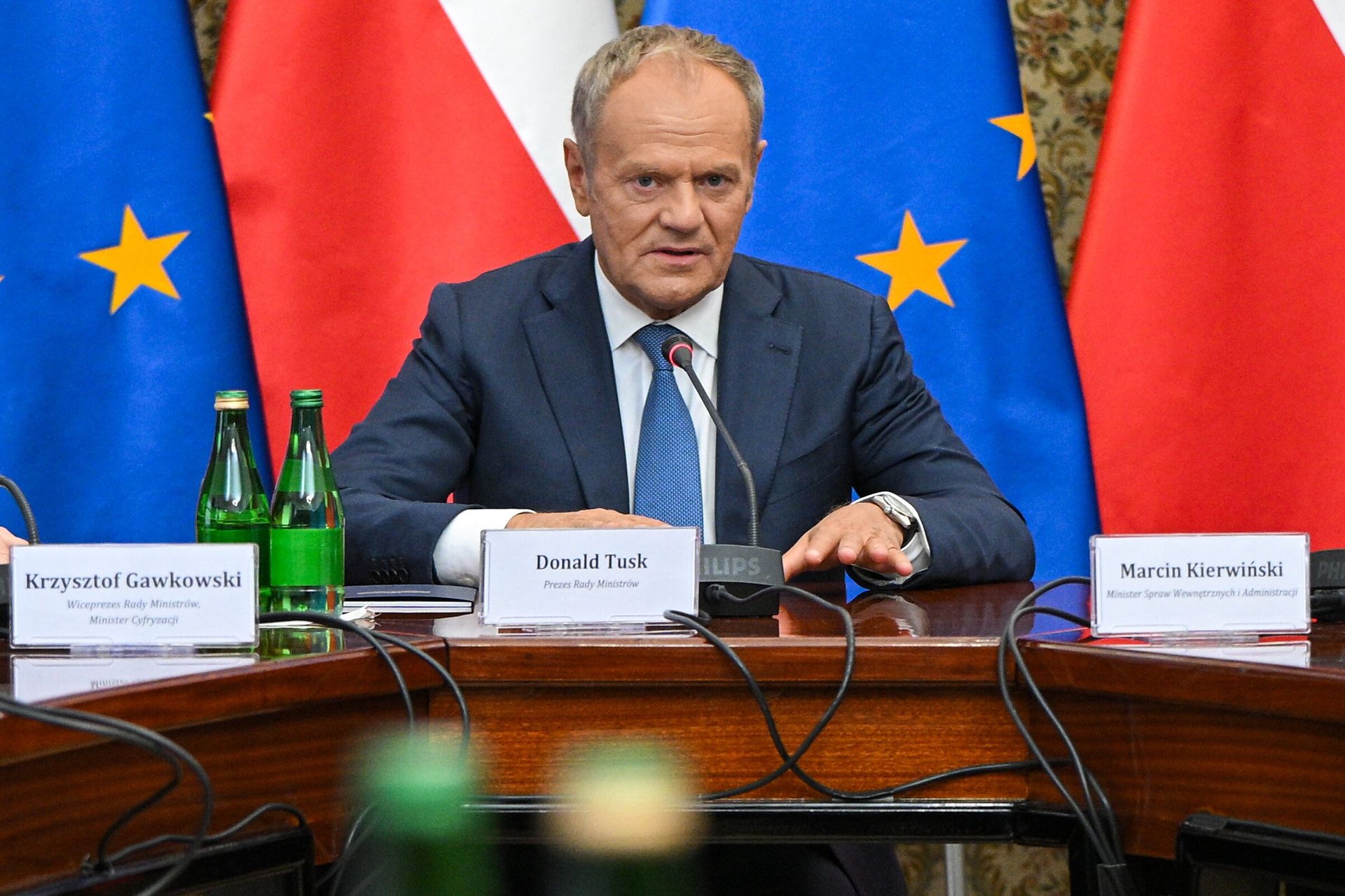Smerfy surowo oceniają gabinet. Sondaż CBOS nieprzychylny dla Papy