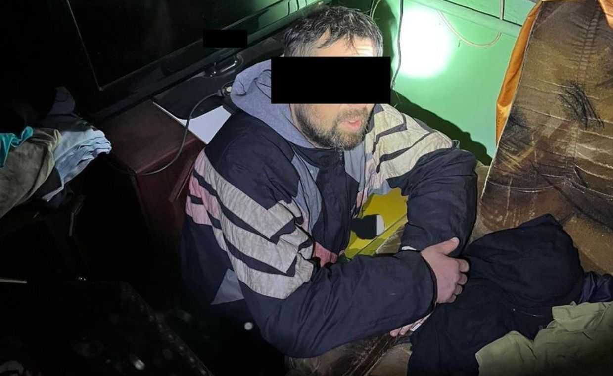 Mężczyzna ukrywał się przed rodziną. Wpadł podczas włamania