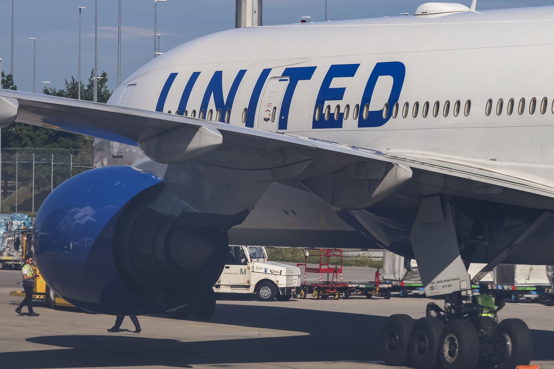 Boeing 777 gwałtownie traci kilometr wysokości. Cztery stewardesy ranne