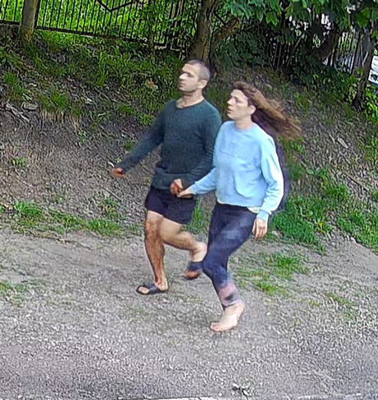 Ugodził nożem i uciekł z partnerką. Policja publikuje zdjęcia