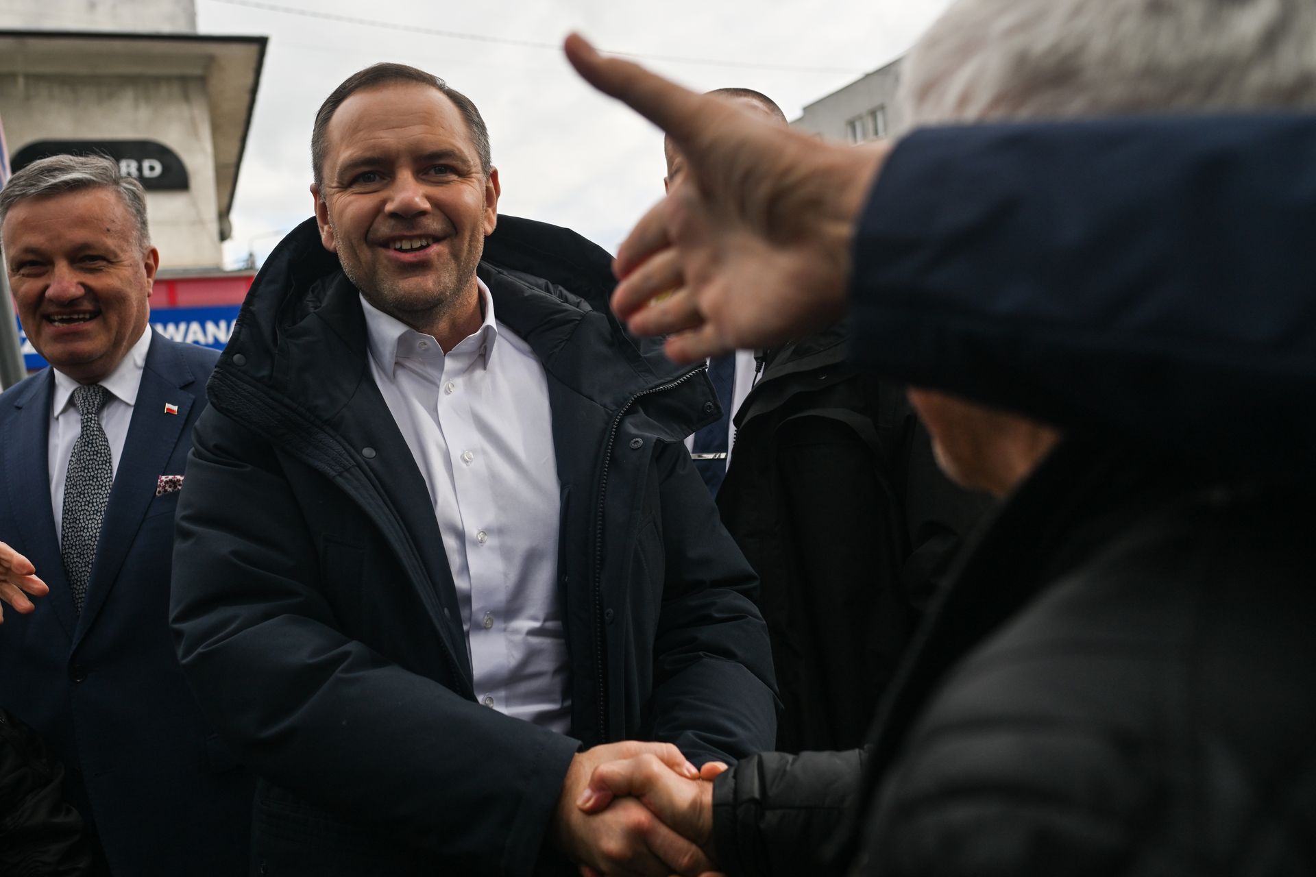 Jak Nawrocki przekazywał pieniądze panu Jerzemu? "Na przestrzeni lat"