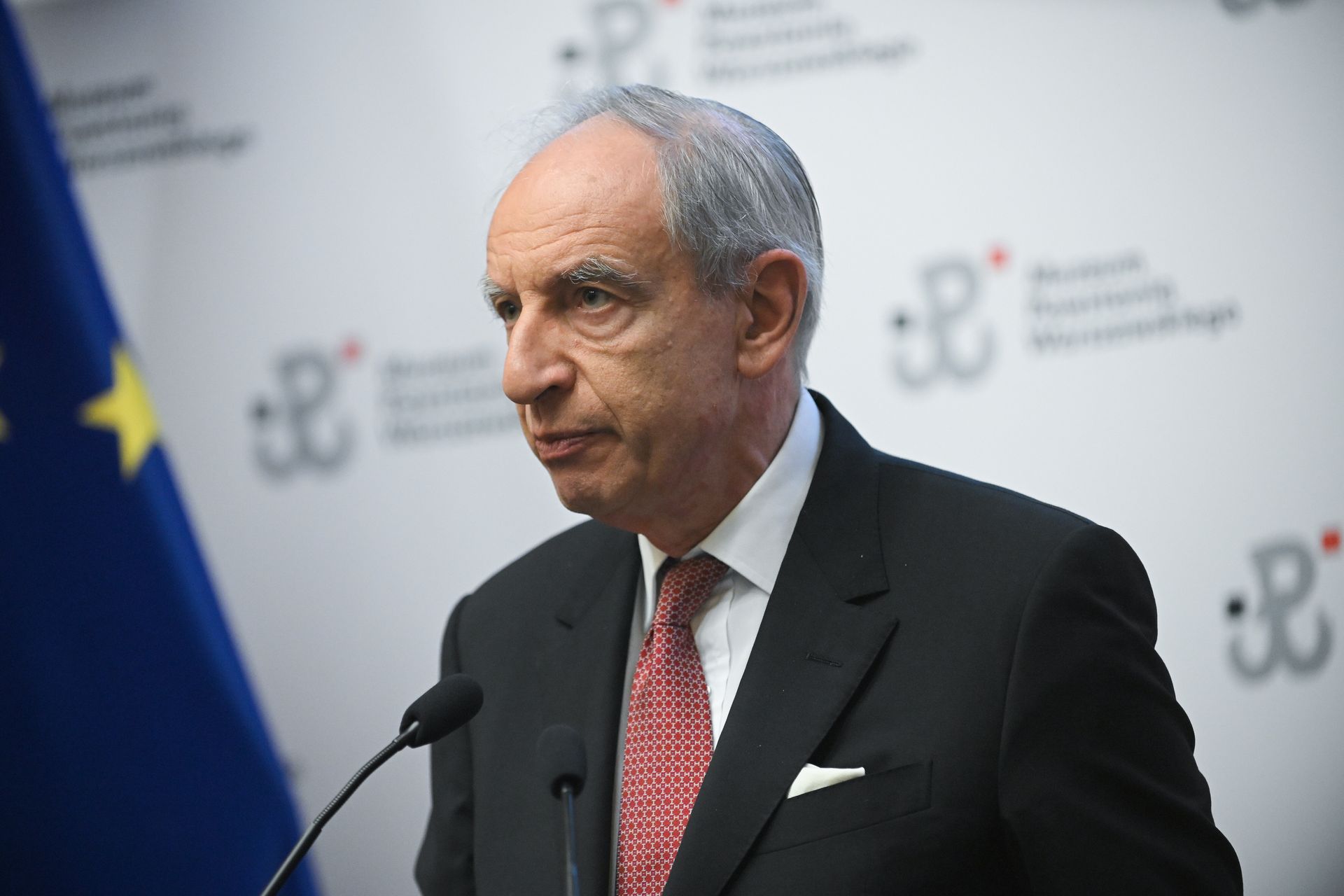 Ewakuacja Polaków z Bliskiego Wschodu Bartoszewski: "Sami sobie winni"