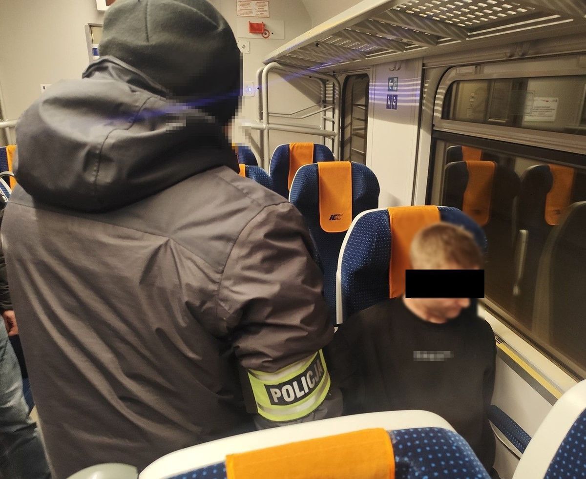 Był poszukiwany listem gończym. Namierzyli go w pociągu